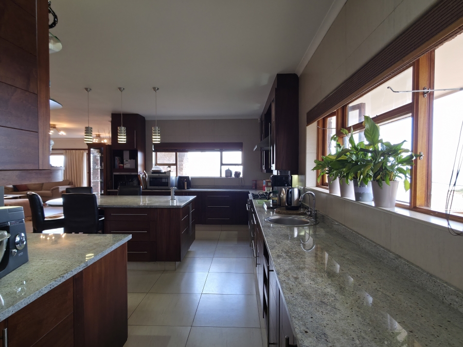 6 Bedroom Property for Sale in Jeffreys Bay Central Eastern Cape